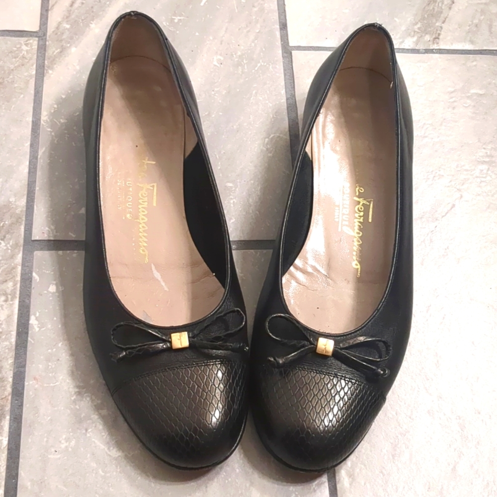 Salvatore Ferragamo Black Leather Ballet Flats